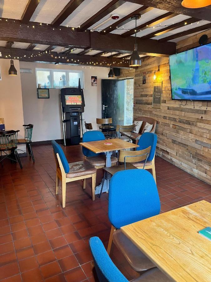 The Lion Hotel Llansantffraid-ym-Mechain Екстериор снимка