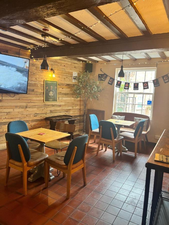 The Lion Hotel Llansantffraid-ym-Mechain Екстериор снимка