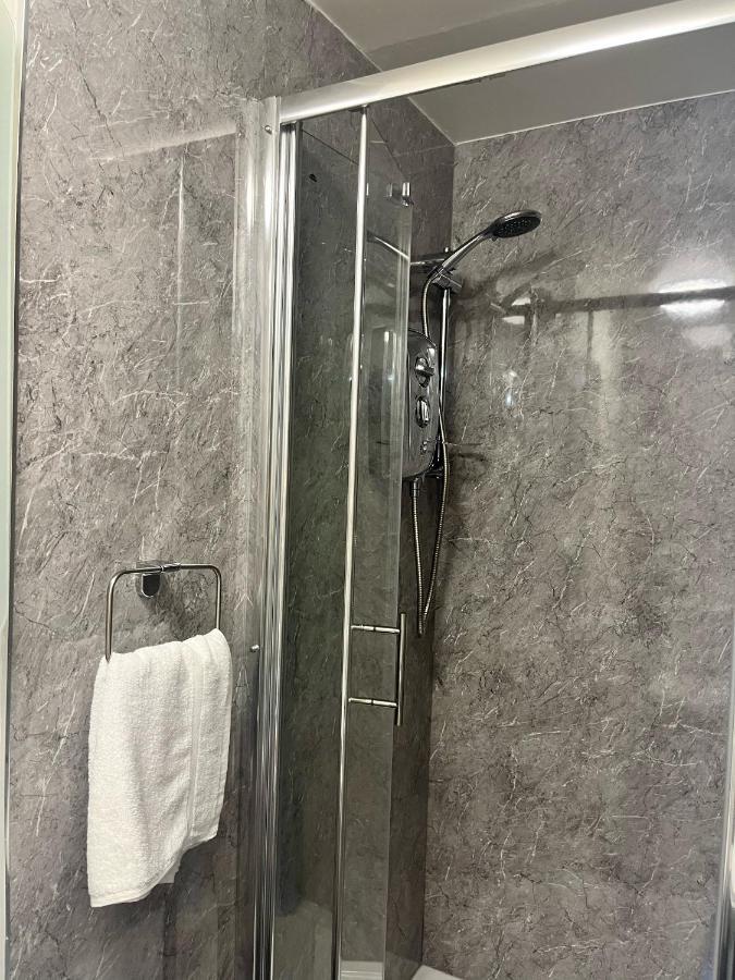 The Lion Hotel Llansantffraid-ym-Mechain Екстериор снимка